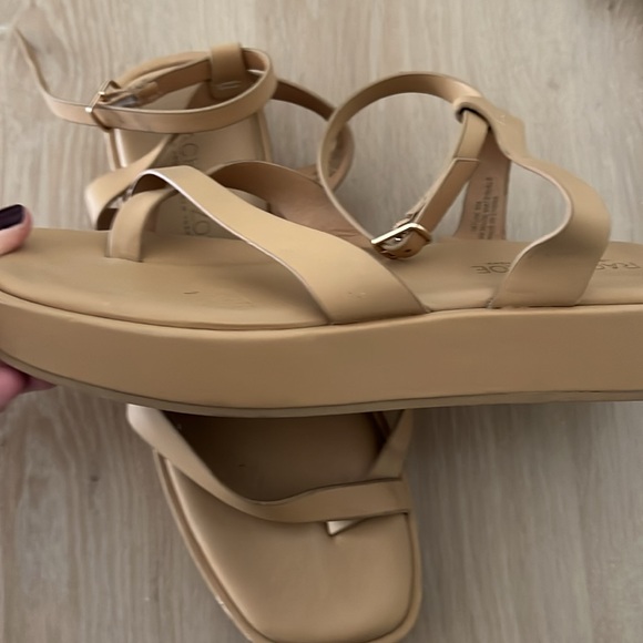 Rachel Zoe sandals 9 - Picture 3 of 4